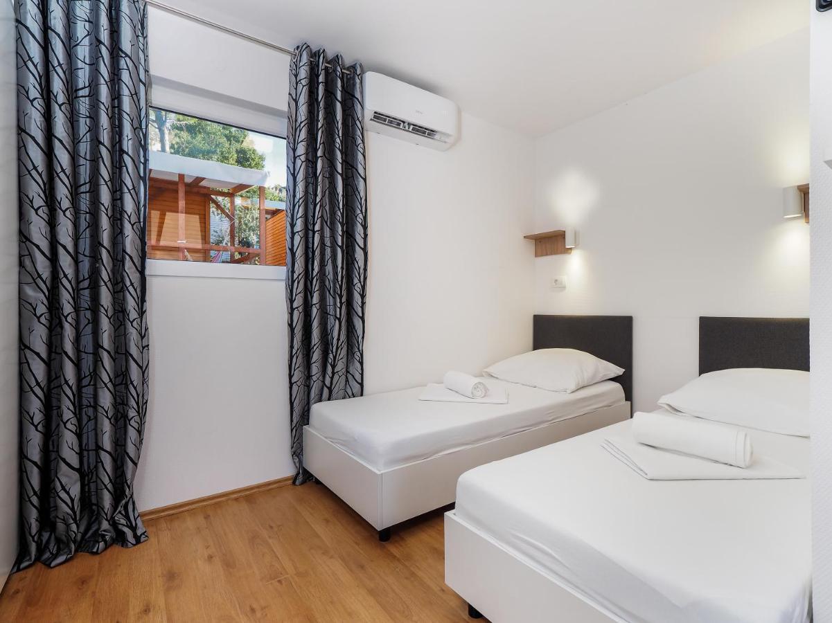 Mediteran Travel Mobile Homes Miran Pirovac Exterior foto