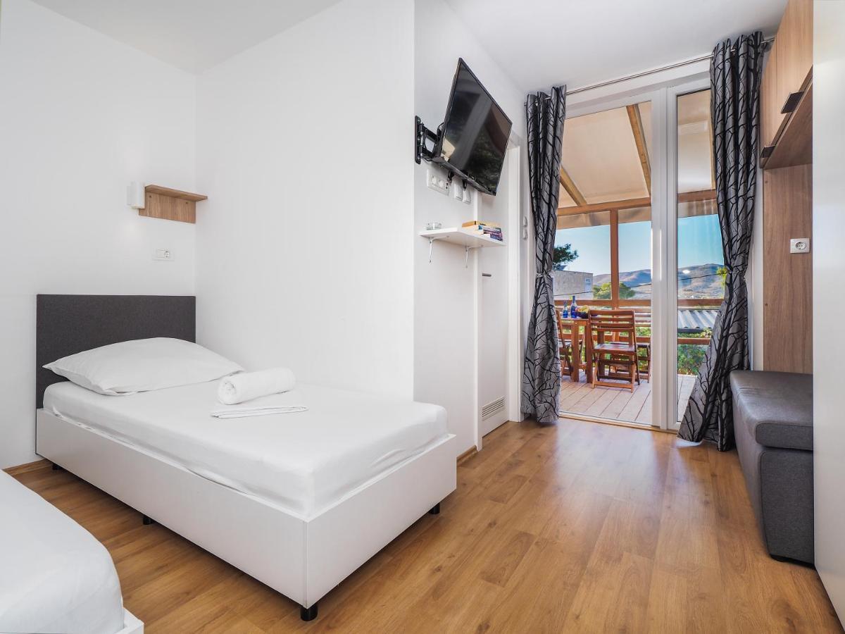 Mediteran Travel Mobile Homes Miran Pirovac Exterior foto